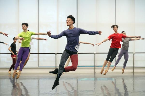 上海芭蕾舞团抖音直播年度考核，夏练不开空调，汗水浇灌美-第2张图片-seo排名网