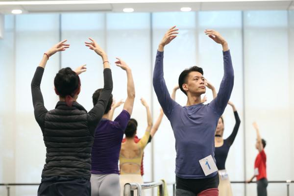 上海芭蕾舞团抖音直播年度考核，夏练不开空调，汗水浇灌美-第5张图片-seo排名网